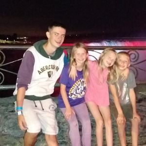 Meet your Posher, Crystal